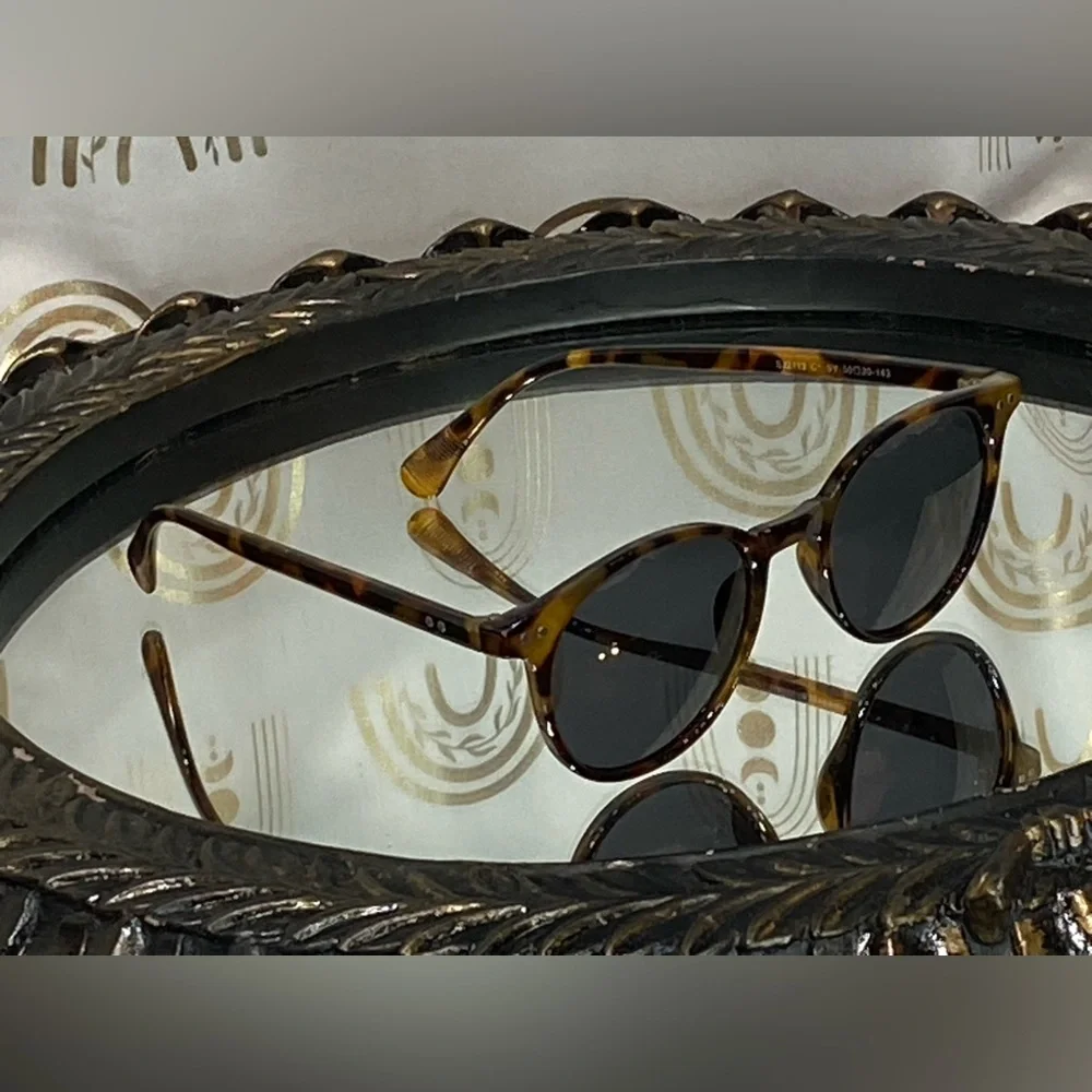 Elegant Tortoise Shell Sunglasses